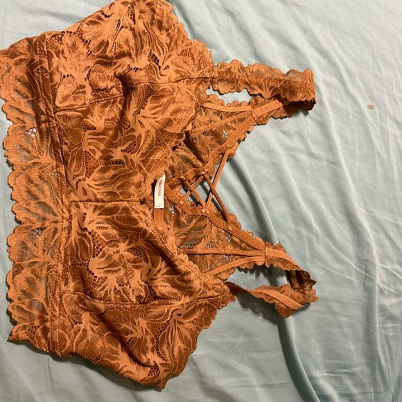 XL Maurice’s bra no padding. Tan. Lace. Elastic under bra area. Pretty. Nice - Picture 10 of 10